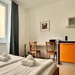 By Lr - Self Check In Λουγκάνο